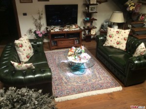 Sala con divani chesterfield verdi inglese