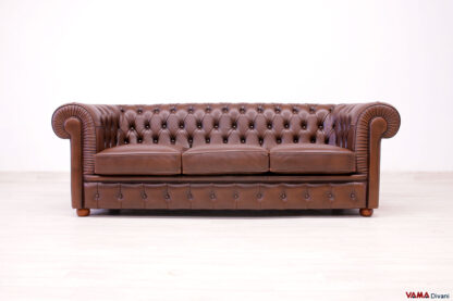 Divano Chesterfield 3 posti marrone cuoio invecchiato in offerta