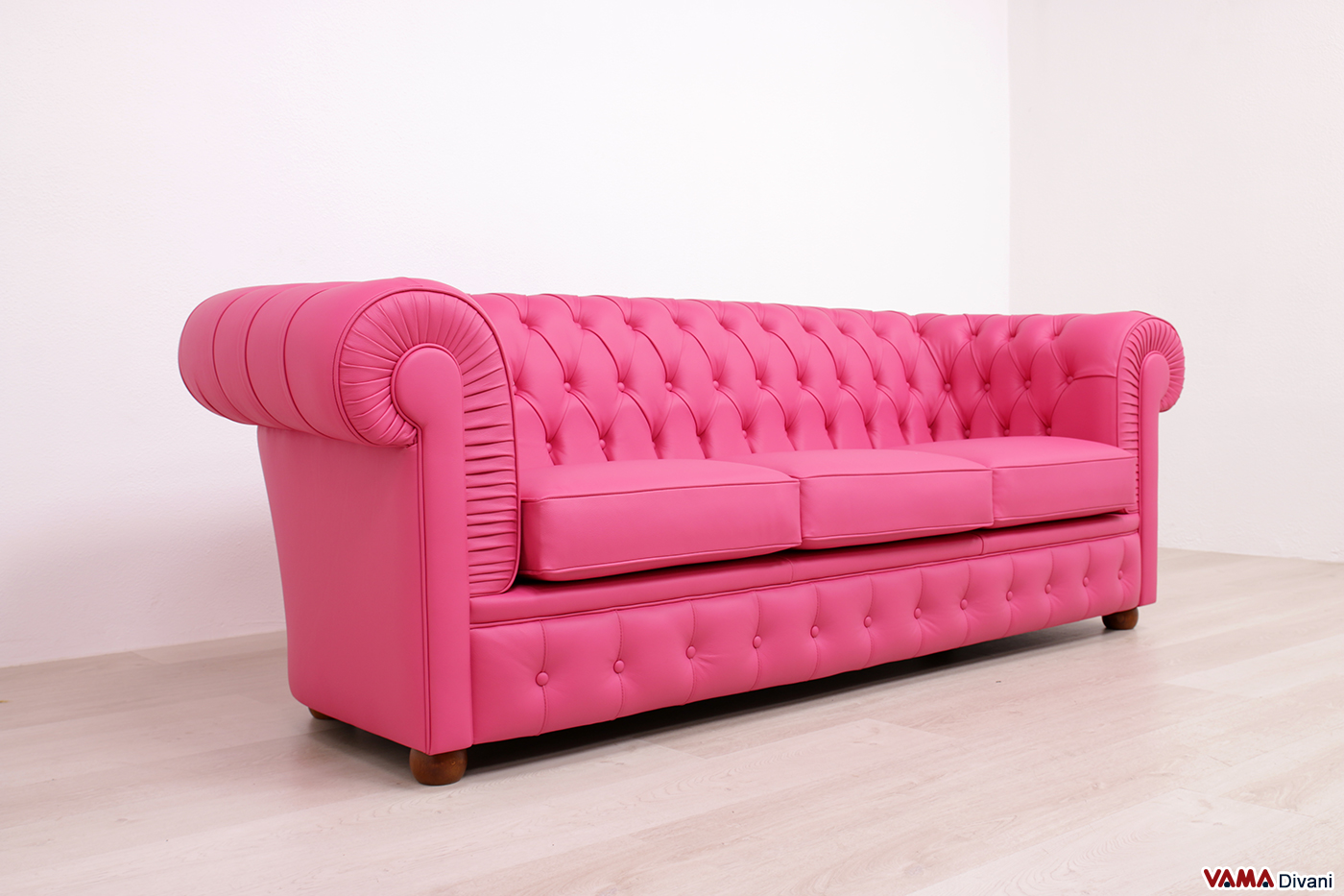 Divano Chesterfield 3 posti in pelle magenta